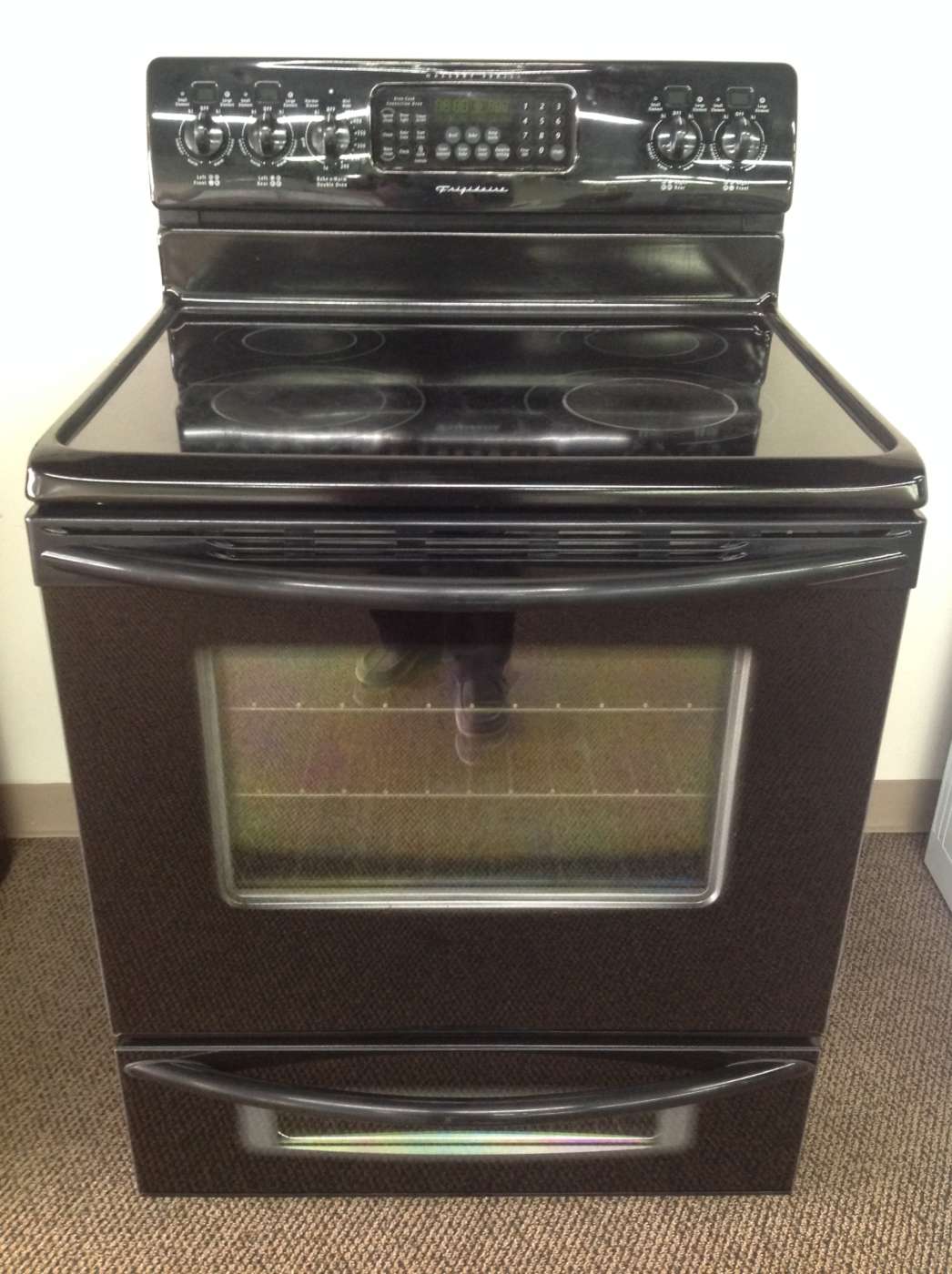 Used FRIGIDAIRE Self-Clean Convection-Oven Range With Bake & Warm Drawer – Black
