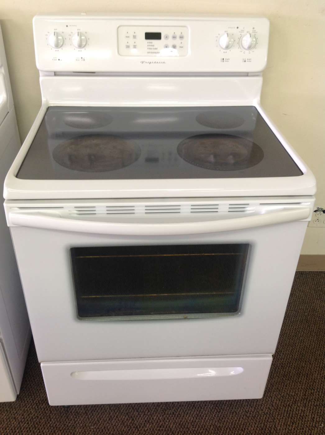 Used FRIGIDAIRE Self-Clean Electric Range – White
