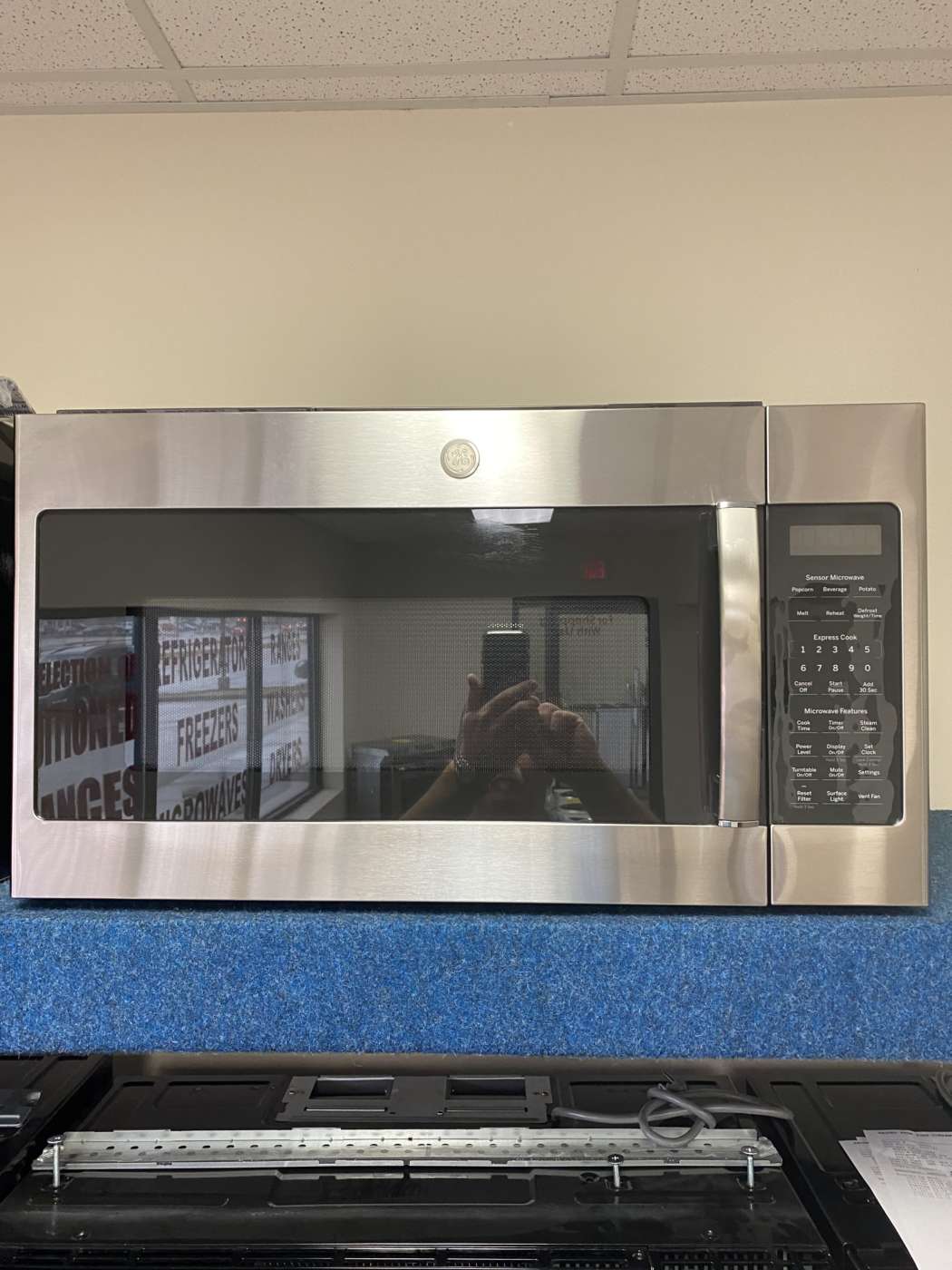 Reconditioned G/E 1.9 Cu. Ft. 1000 Watt OTR Microwave – Stainless