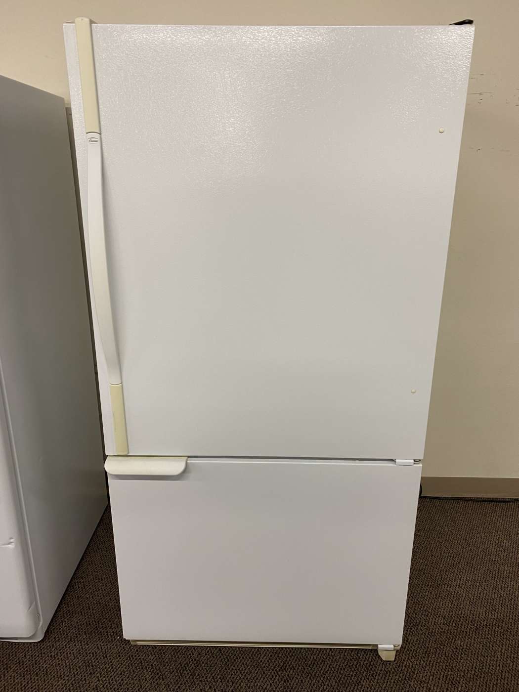 Reconditioned AMANA 21 Cu. Ft. Bottom-Freezer Refrigerator – White