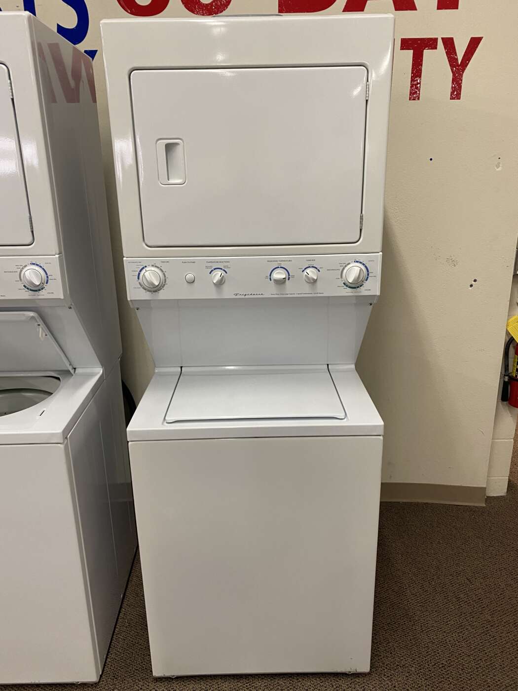 Reconditioned FRIGIDAIRE 27″ Laundry Center / 2.7 Cu. Ft. Top-Load Washer / 5.7 Cu. Ft. Electric Dryer – White