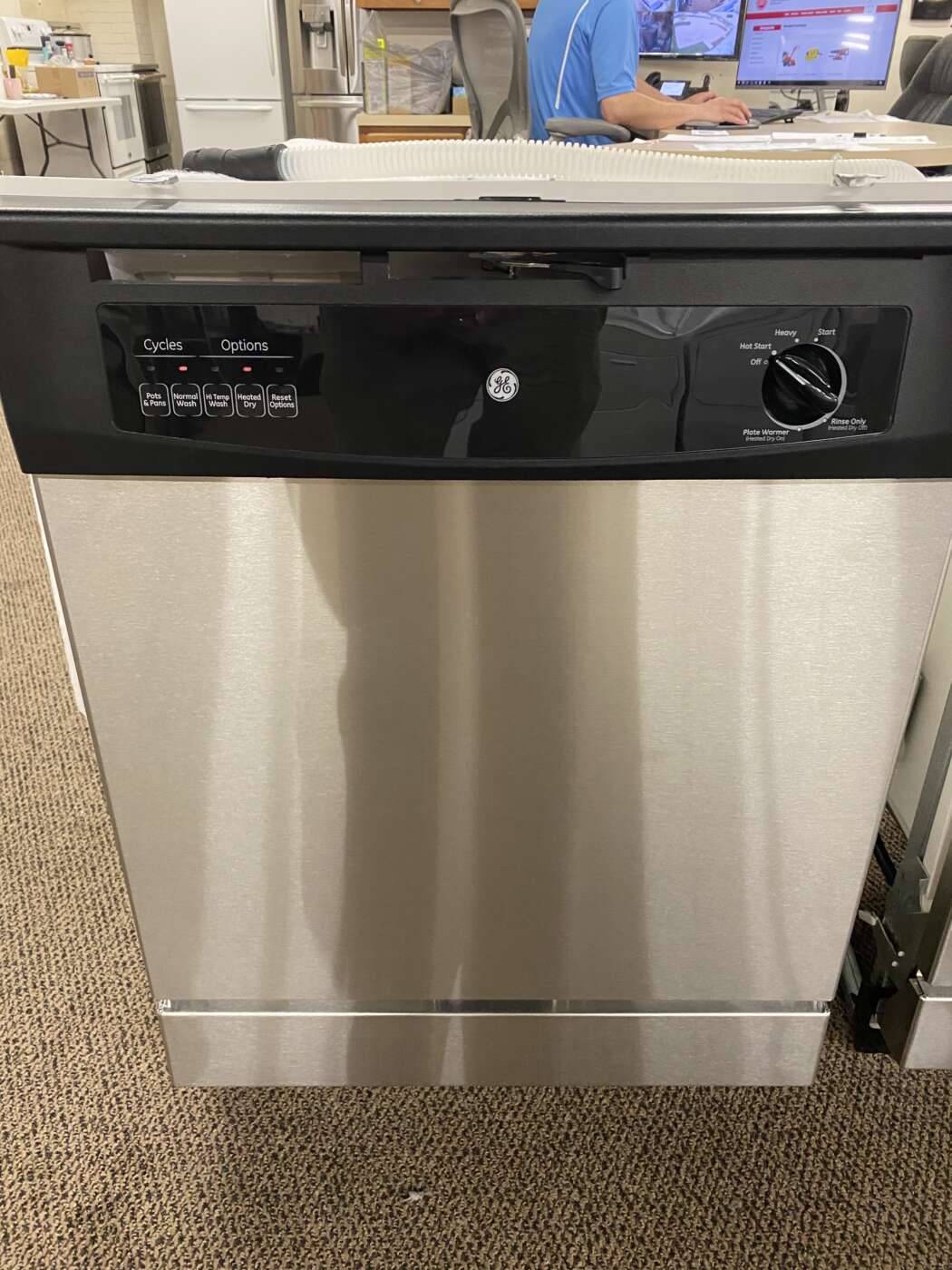Reconditioned G/E Poly-Tub Built-In Dishwasher – Stainless