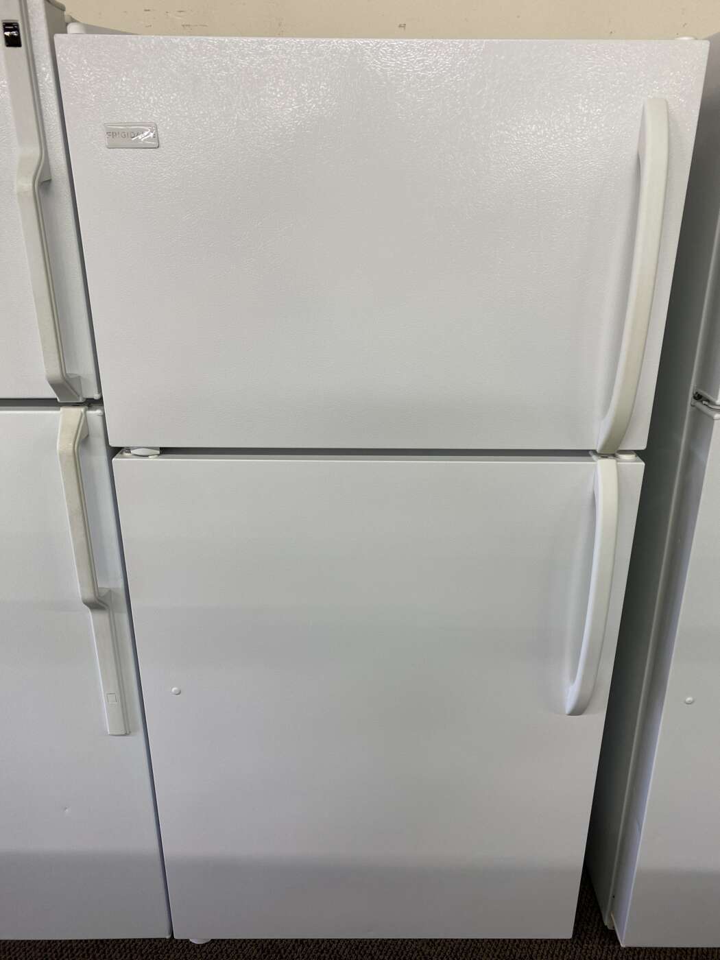 Reconditioned FRIGIDAIRE 15 Cu. Ft. Top-Freezer Refrigerator – White